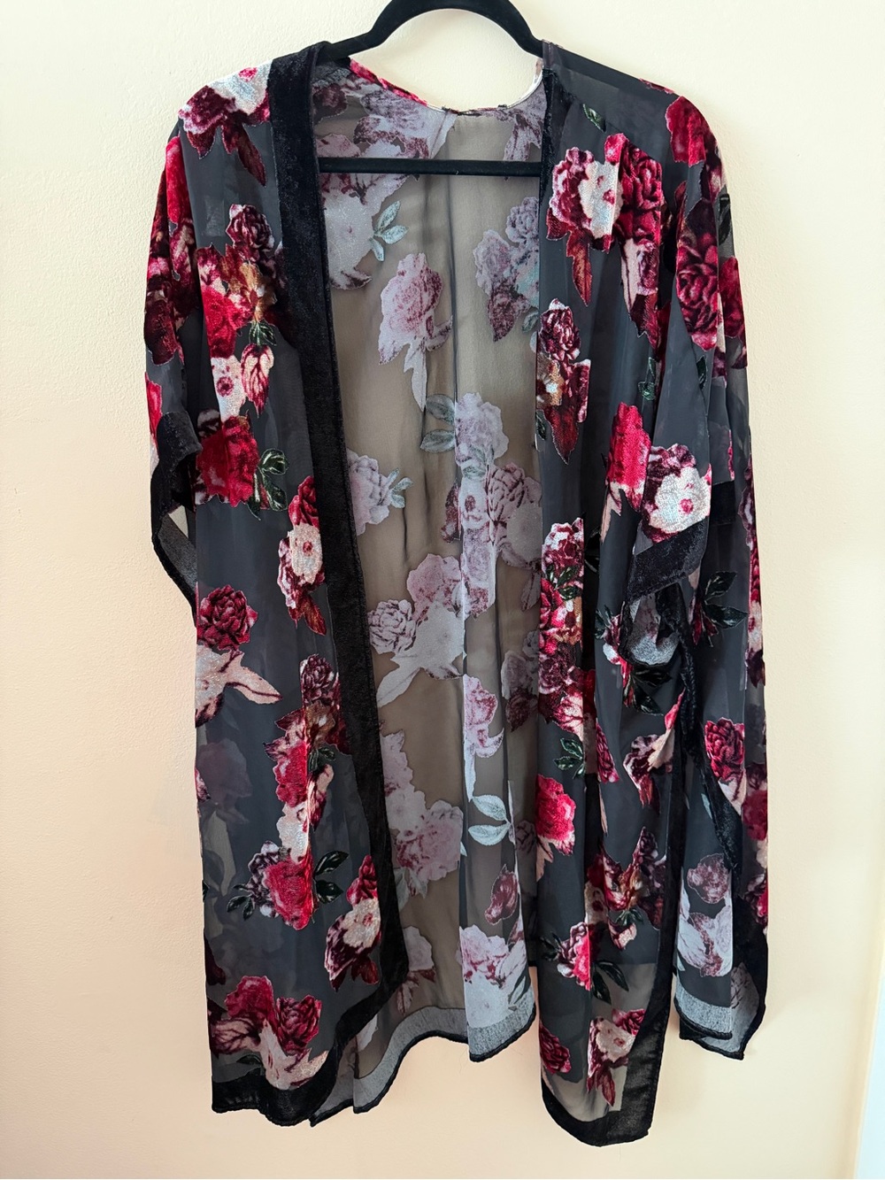 Torrid Burnout Velvet Kimono in Floral Pink size XXL (1/2)